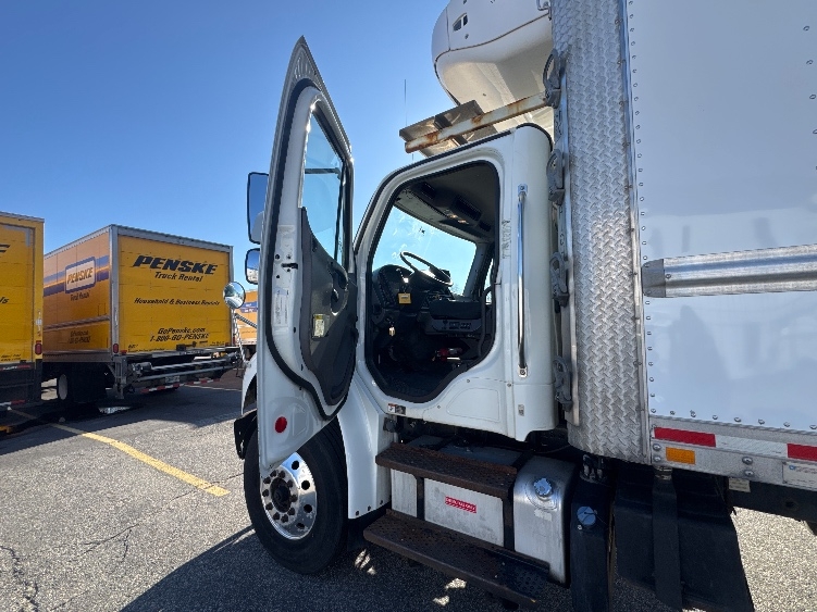 Used 2017 Freightliner M2 106 - photo 18