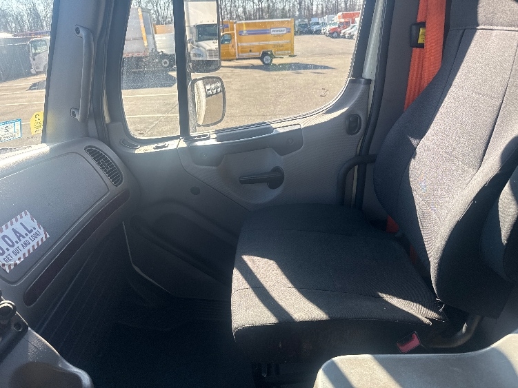 Used 2017 Freightliner M2 106 - photo 21