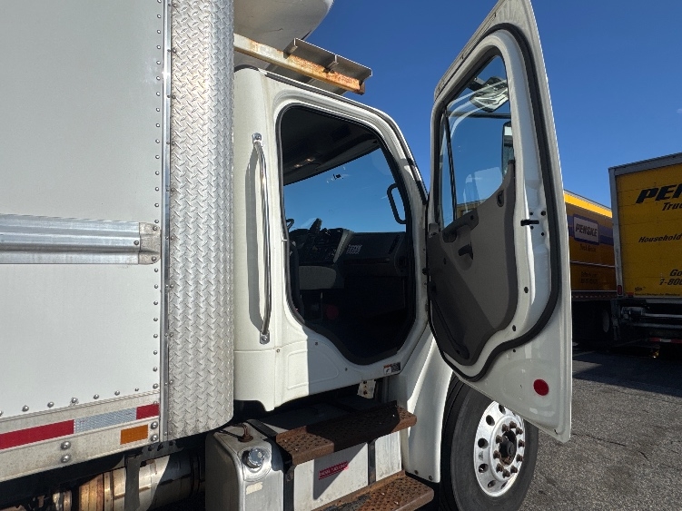 Used 2017 Freightliner M2 106 - photo 22