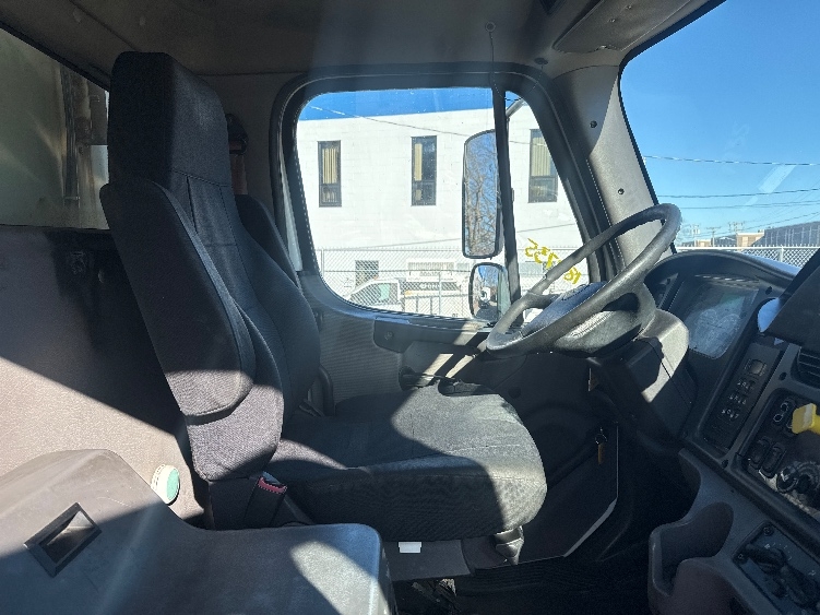 Used 2017 Freightliner M2 106 - photo 24