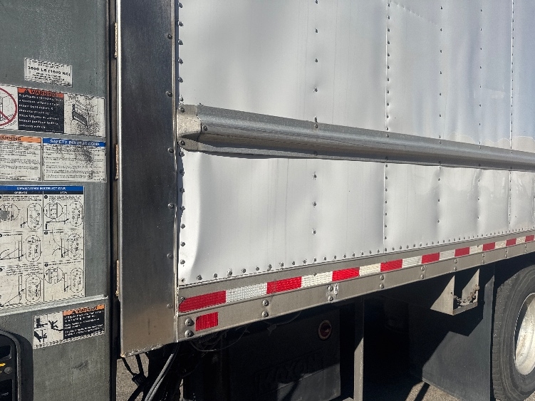 Used 2017 Freightliner M2 106 - photo 28