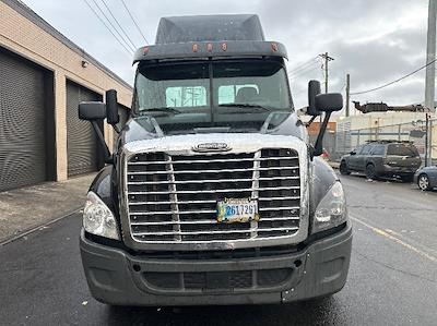 Used 2018 Freightliner Cascadia Detroit DD13 Semi Truck for sale #187766 - photo 2