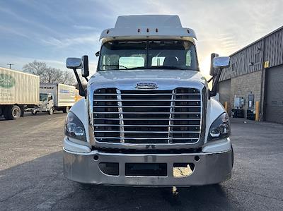 Used 2018 Freightliner Cascadia Detroit DD13 Semi Truck for sale #187883 - photo 2
