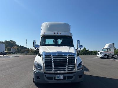 Used 2018 Freightliner Cascadia Detroit DD15 Semi Truck for sale #188524 - photo 2