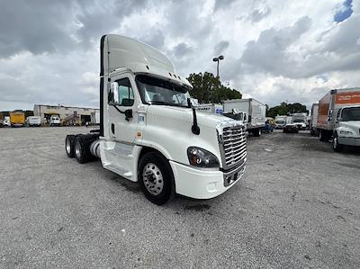 Used 2018 Freightliner Cascadia Detroit DD15AT Semi Truck for sale #188530 - photo 1