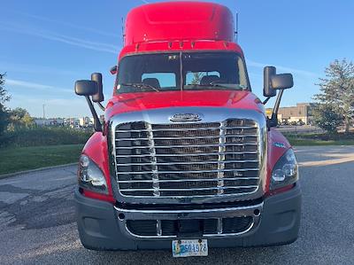 Used 2018 Freightliner Cascadia Detroit DD15AT Semi Truck for sale #189102 - photo 2