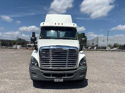 Used 2018 Freightliner Cascadia Detroit DD13 Semi Truck for sale #189226 - photo 2