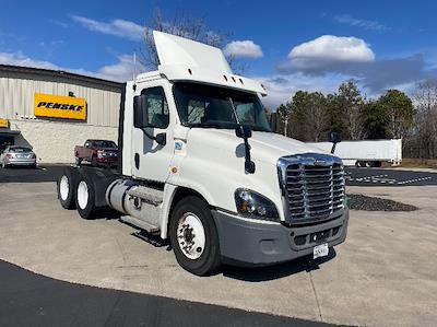 Used 2018 Freightliner Cascadia - photo 1