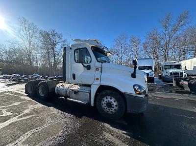 Used 2018 Freightliner Cascadia - photo 1
