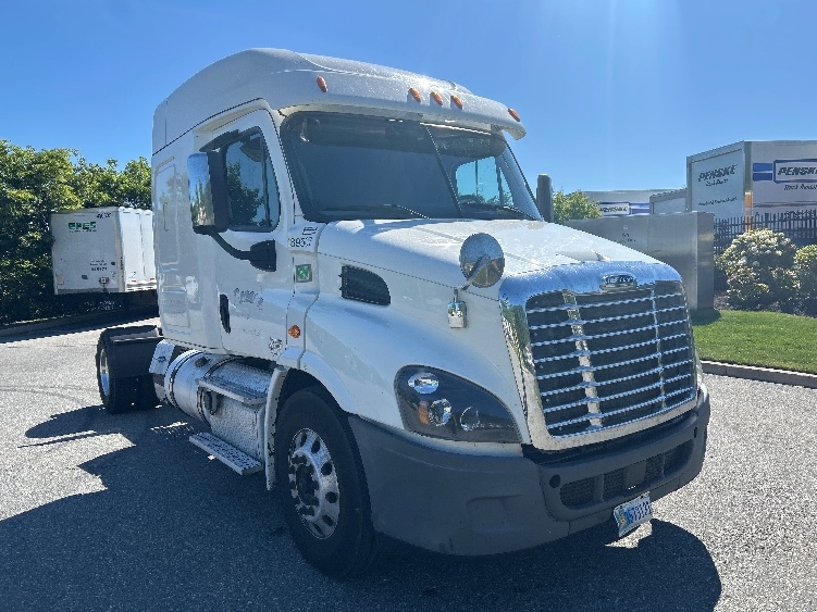 Used 2018 Freightliner Cascadia - photo 1