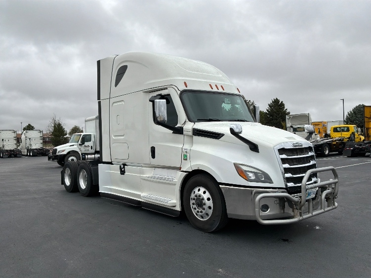 Used 2023 Freightliner Cascadia - photo 1