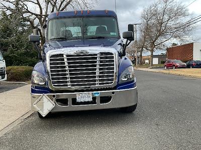 Used 2018 Freightliner Cascadia Detroit DD13 Semi Truck for sale #191496 - photo 2