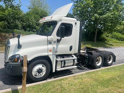 Used 2017 Freightliner Cascadia Detroit DD13 Semi Truck for sale #191739 - photo 2