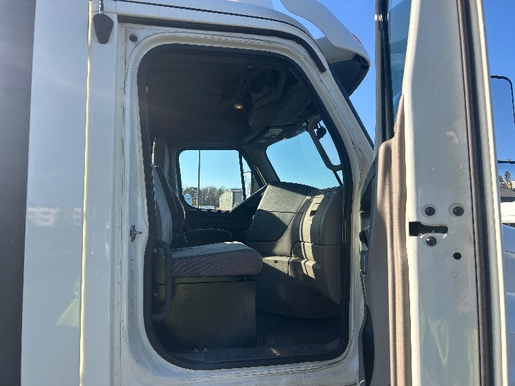 Used 2017 Freightliner Cascadia - photo 14