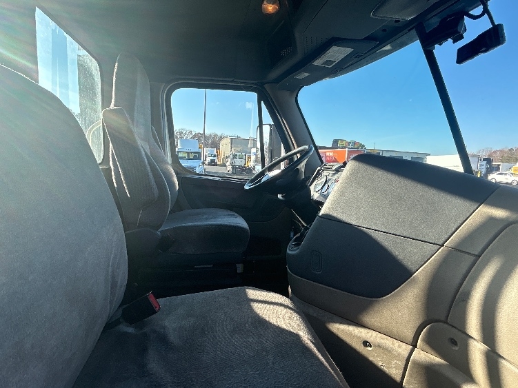 Used 2017 Freightliner Cascadia - photo 16