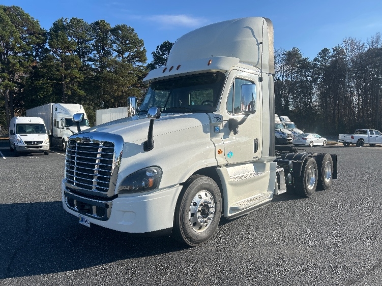 Used 2017 Freightliner Cascadia - photo 5