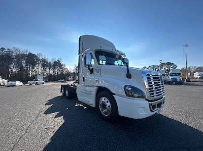 Used 2017 Freightliner Cascadia Detroit DD15AT Semi Truck for sale #192529 - photo 1