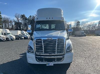 Used 2017 Freightliner Cascadia Detroit DD15AT Semi Truck for sale #192529 - photo 2