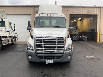 Used 2018 Freightliner Cascadia Detroit DD13 Semi Truck for sale #193125 - photo 2