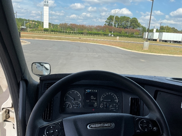 Used 2023 Freightliner Cascadia - photo 12