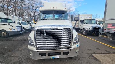 Used 2018 Freightliner Cascadia Detroit DD15AT Semi Truck for sale #193325 - photo 2