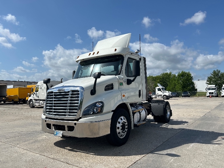 Used 2017 Freightliner Cascadia - photo 5