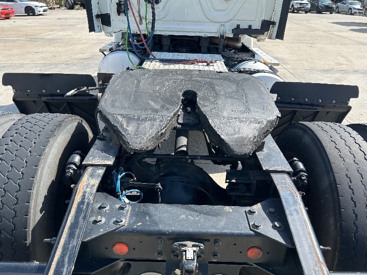 Used 2017 Freightliner Cascadia - photo 8