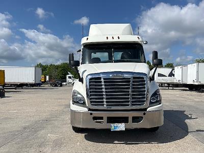 Used 2017 Freightliner Cascadia - photo 2