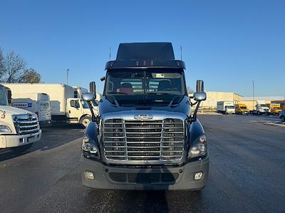 Used 2018 Freightliner Cascadia Detroit DD15AT Semi Truck for sale #194905 - photo 2