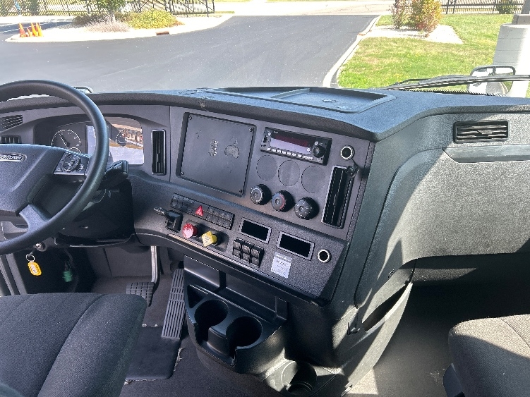 Used 2023 Freightliner Cascadia - photo 14