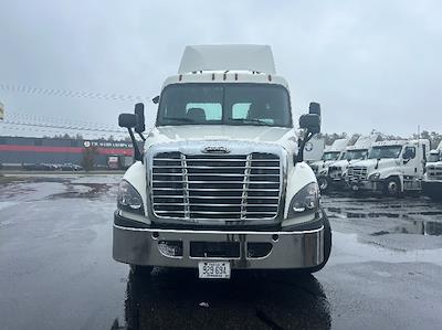 Used 2018 Freightliner Cascadia Detroit DD13 Semi Truck for sale #197037 - photo 2