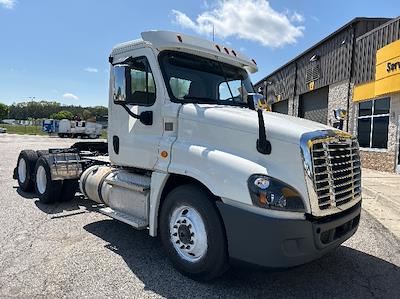 Used 2019 Freightliner Cascadia - photo 1