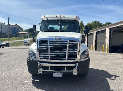 Used 2017 Freightliner Cascadia Detroit DD13 Semi Truck for sale #197247 - photo 2