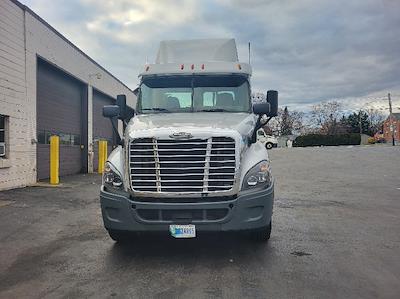 Used 2018 Freightliner Cascadia Detroit DD13 Semi Truck for sale #197822 - photo 2