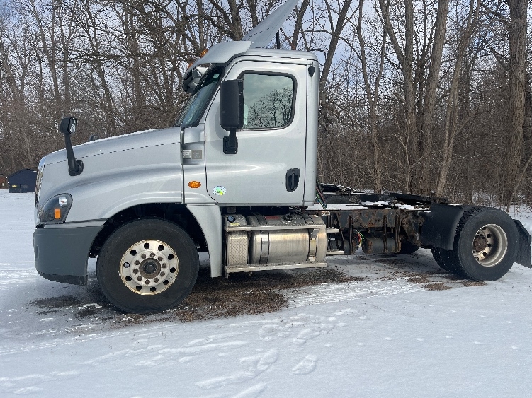 Used 2018 Freightliner Cascadia - photo 6