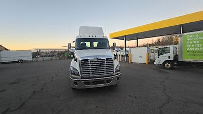Used 2018 Freightliner Cascadia Detroit DD13 Semi Truck for sale #197957 - photo 2