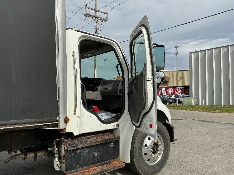 Used 2017 Freightliner M2 106 - photo 22