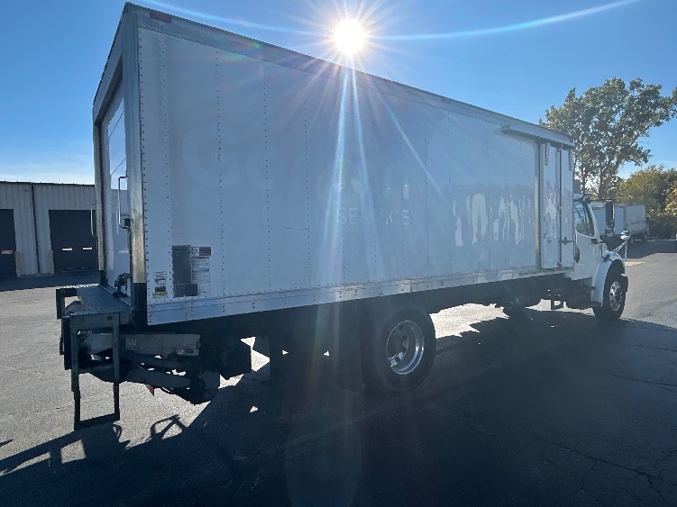 Used 2018 Freightliner M2 106 - photo 15
