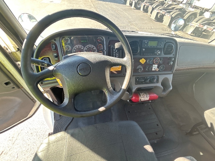 Used 2018 Freightliner M2 106 - photo 20