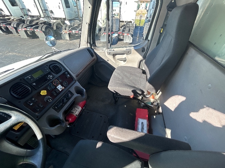 Used 2018 Freightliner M2 106 - photo 21