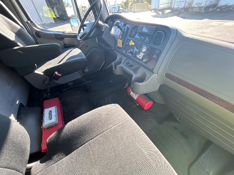 Used 2018 Freightliner M2 106 - photo 24