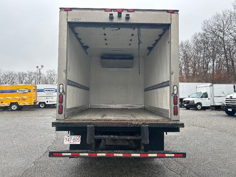 Used 2023 Isuzu NPR-XD - photo 11