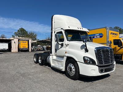 Used 2018 Freightliner Cascadia - photo 1
