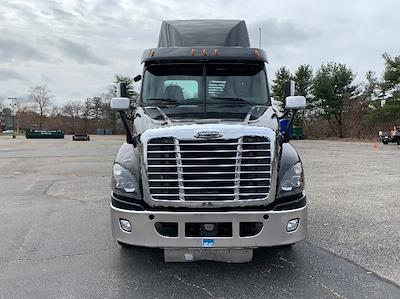 Used 2018 Freightliner Cascadia Detroit DD15AT Semi Truck for sale #202389 - photo 2
