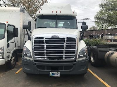 Used 2018 Freightliner Cascadia Detroit DD13 Semi Truck for sale #202529 - photo 2