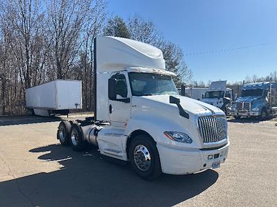 Used 2018 International LT - photo 1