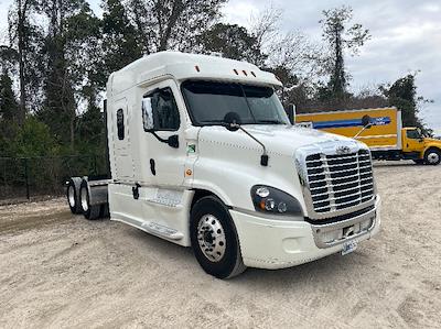 Used 2019 Freightliner Cascadia Detroit DD15AT Semi Truck with Sleeper Cab for sale #203555 - photo 1