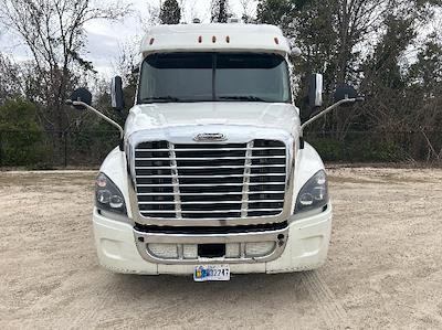 Used 2019 Freightliner Cascadia Detroit DD15AT Semi Truck with Sleeper Cab for sale #203555 - photo 2