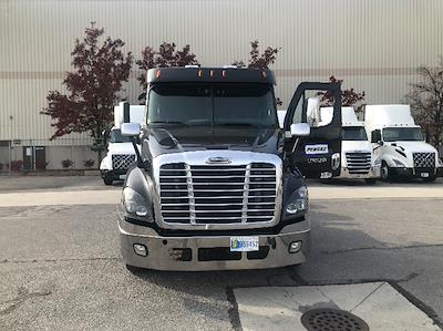 Used 2019 Freightliner Cascadia Detroit DD15AT Semi Truck for sale #203595 - photo 2