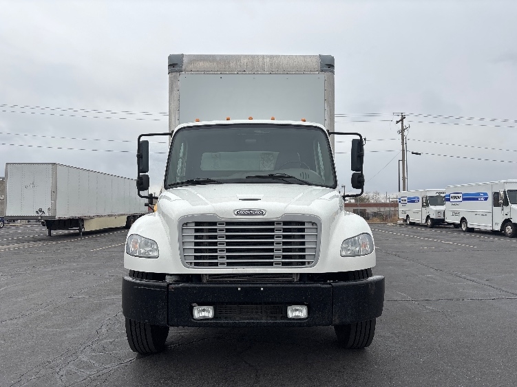 Used 2018 Freightliner M2 106 - photo 2